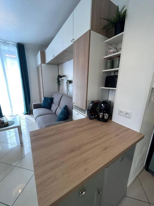 Dans Proche Apartment *